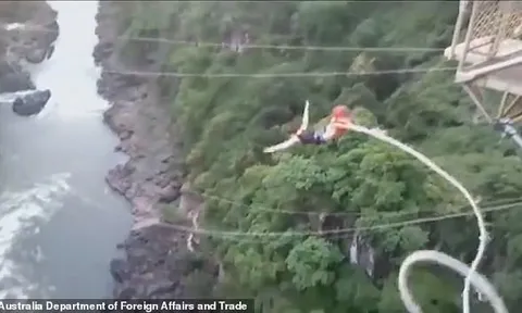 Clip: Người phụ nữ rơi từ độ cao 110m xuống dòng sông đầy cá sấu sống sót kinh ngạc, tiết lộ lá thư gửi mẹ như lời tiên tri về cái chết