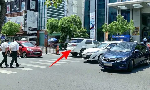 Ô tô đè lên vạch kẻ dành cho người đi bộ, mức phạt sẽ rất nặng, gấp 5 lần