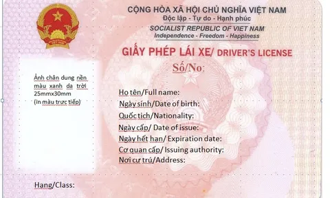 Cận cảnh mẫu giấy phép lái xe mới nhất do Bộ Công an cấp