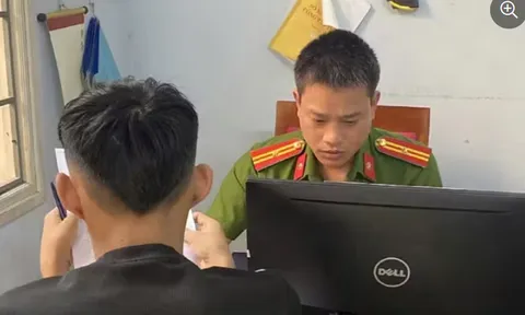 Danh tính thanh niên múa kiếm giữa đường, thách thức "đã sợ thì không đăng"