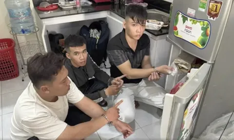 TP.HCM: Công an ập vào căn hộ chung cư, hàng chục nam nữ náo loạn, lộ bí mật "nóng" trong chiếc tủ lạnh