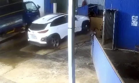 Chủ tiệm ô tô tử vong thương tâm sau cú nhầm chân ga của nữ tài xế đi rửa xe