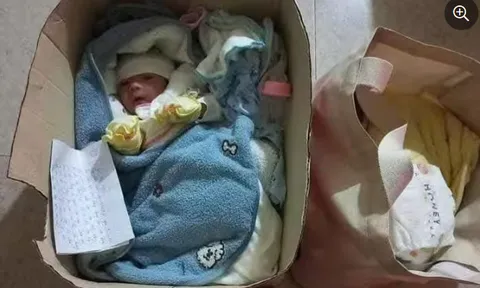 Người mẹ bỏ rơi con trai sơ sinh, để lại 2 mảnh giấy với nội dung thống thiết khiến tất cả trào nước mắt, xót xa
