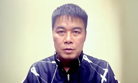 Ám hiệu dơ ngón trỏ tay phải yêu cầu "Hậu pháo" đưa "1 triệu Mỹ" của cựu Bí thư tỉnh ủy Vĩnh Phúc Hoàng Thị Thúy Lan