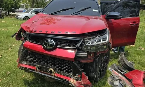 Người phụ nữ lái Toyota Fortuner tông 2 thiếu niên tử vong: Bị cáo buộc cho con nhỏ cầm lái gây tai nạn, bí ẩn thẻ nhớ trong camera hành trình