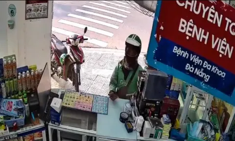 Clip: Khoảnh khắc tài xế grab "làm ảo thuật" đánh cắp Iphone 15 Promax của khách tại quầy thuốc