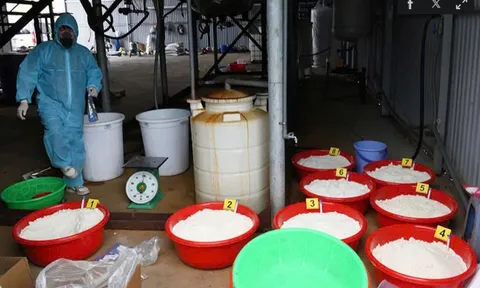 Cảnh sát ập vào 3 nhà kho ở Nha Trang, phơi bày những bí mật khủng khiếp trong công xưởng sản xuất ma tuý lớn nhất Việt Nam