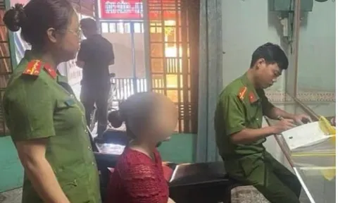 Công an ập vào tiệm cắt tóc, chủ tiệm "hớ hênh" kích dục cho khách, lộ rõ hoạt động trá hình