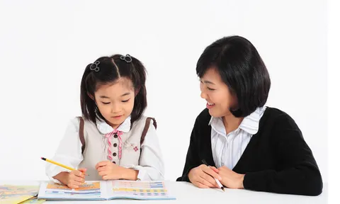 Thuê giáo viên về nhà kèm riêng con học bài là vi phạm Thông tư 29, đúng không?