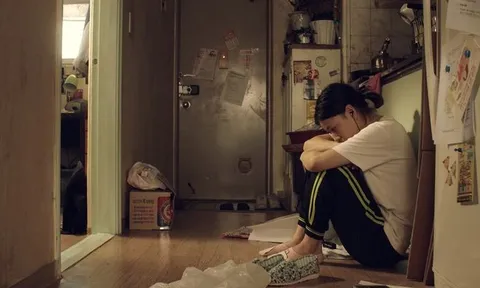 Cô bé 10 tuổi bị ép cởi đồ vì nghi trộm 3 chỉ vàng của mẹ kế, phơi bày sự thật ám ảnh suốt 10 năm