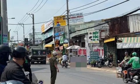 Phát hiện người đàn ông chết trong tư thế "lạ" ở TP.HCM