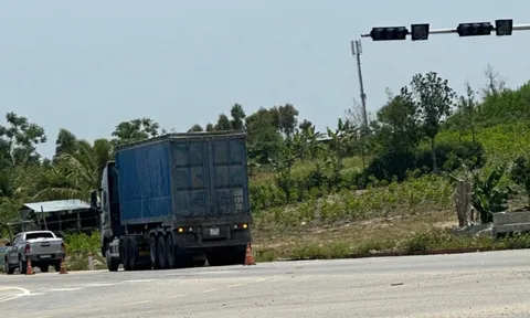 Một cô giáo tử vong thương tâm dưới bánh xe container khi vừa dạy xong và trên đường về nhà