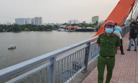 Cứu thanh niên nhảy cầu lại phát hiện người treo cổ dưới trụ cầu