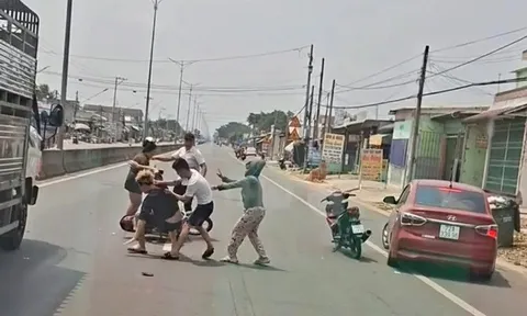 Tây Ninh: Công an xác minh clip nam thanh niên bị đánh đến bất động trên đường, chỉ ôm đầu chịu trận