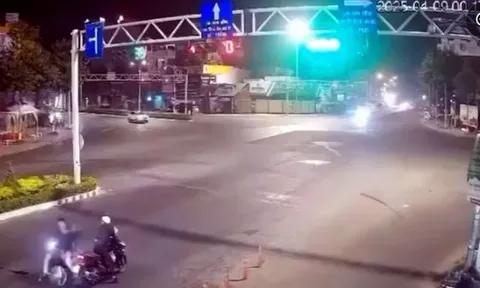 Bắt đối tượng lạ mặt áp sát xe, dùng kéo đâm vào lưng người dừng đèn đỏ