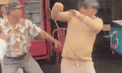 Clip: Người phụ nữ lấy danh nghĩa chủ tịch làm "bình phong", thách thức trong clip náo loạn ở Hải Vân Quan, chủ tịch phường nói gì?