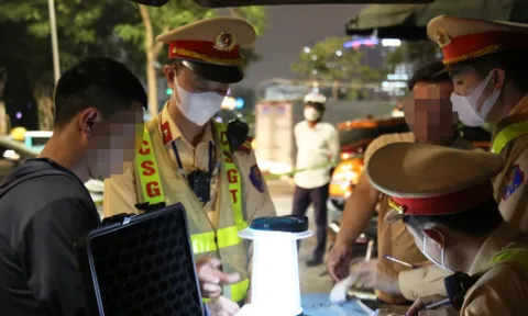 1 cốc bia giải khát "trị giá" 2,5 triệu đồng, tài xế méo mặt rút ví