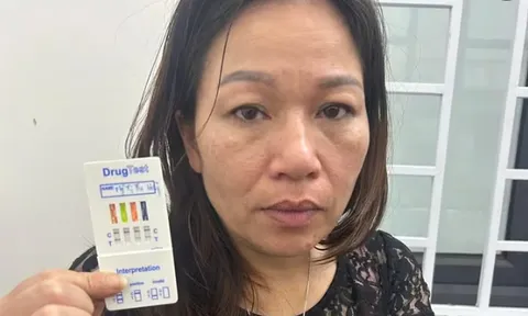 Công an ập vào phòng trọ, bắt tại trận 1 phụ nữ U50 'bay lắc' cùng 2 thanh niên