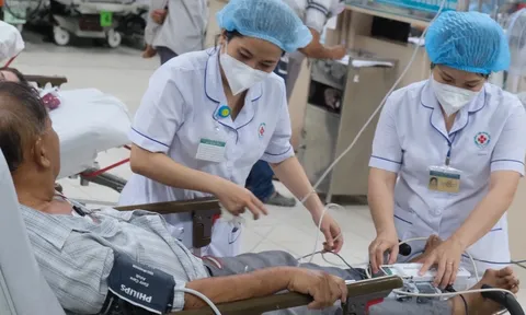 ĐH Y Hà Nội lần đầu cấm sinh viên mặc trang phục xuyên thấu