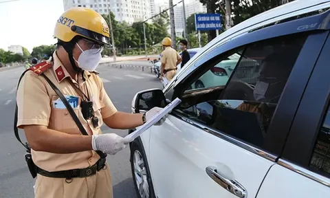 Nghỉ lễ 30/4 - 1/5, gia đình có 6 người ngồi ô tô 5 chỗ đi chơi có bị xử phạt hay không?