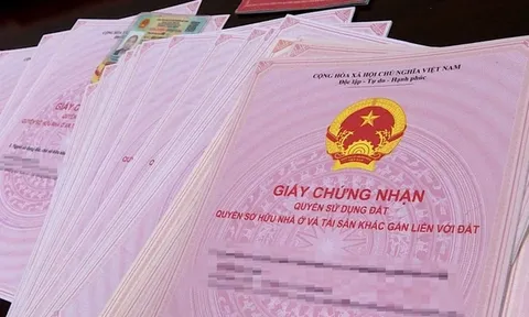 Năm 2025, cha mẹ muốn sang tên sổ đỏ cho con nhất định phải biết những quy định này
