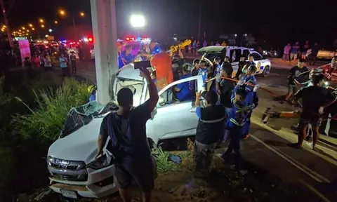 Xe nổ lốp trên đường đi sinh nhật về, 3 người 1 gia đình tử vong, cảnh đau lòng sau cánh cửa