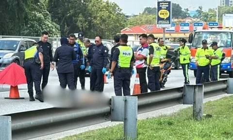 Người phụ nữ đi cùng chồng rơi khỏi ô tô đang chạy trên đường cao tốc, sự thật gây sốc được tiết lộ, câu nói trước khi qua đời đầy ám ảnh