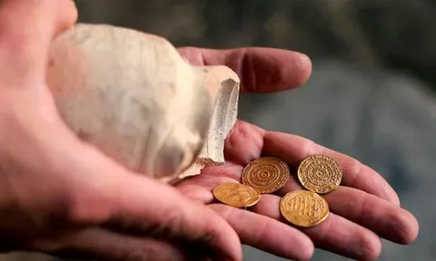 Bất ngờ nhặt được 6kg vàng, trị giá gần 3 tỷ đồng khi thu lượm ve chai, cặp vợ chồng nghèo làm một việc khiến ai nấy ngỡ ngàng