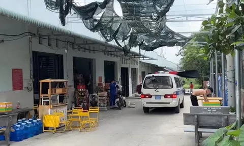 Xóm trọ kinh hoàng chứng kiến gã chồng rút dao đâm vợ tử vong vì "rượu vào lời ra"