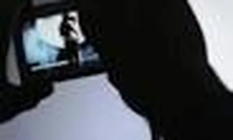 Quen qua mạng, cùng nhau đi nhà nghỉ "hẹn hò" rồi quay clip tống tiền: Hé lộ thủ đoạn của gã "phi công trẻ"