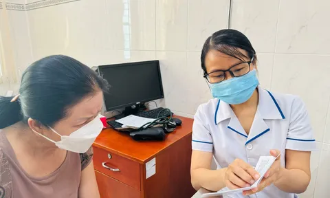 Thương tâm bé trai 2 tuổi nhập viện cấp cứu khâu 11 mũi nghi bị chó dại cắn