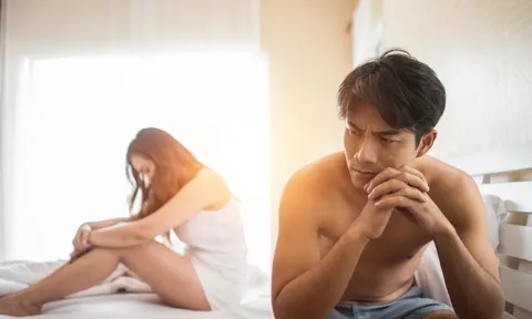 Chồng ngoại tình với nữ giúp việc 50 tuổi, vợ nghẹn ngào do dự trước tờ đơn ly hôn vì lý do không biết chia sẻ cùng ai