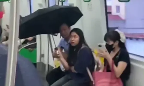 Lãnh đạo metro Hà Nội nói gì khi khách đi tàu Cát Linh - Hà Đông phải che ô vì dột nước?