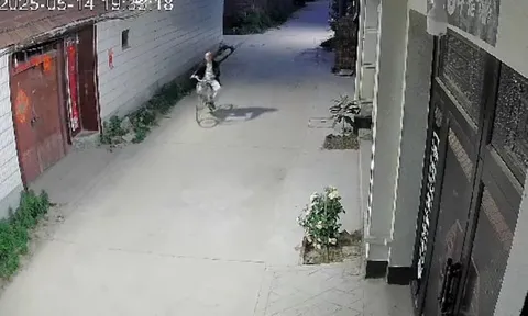 Cha 86 tuổi đạp xe đạp đến ngủ cùng con trai U70 mỗi ngày: Biết lý do, ai cũng muốn rơi nước mắt