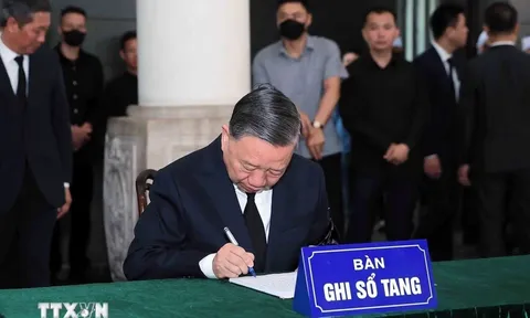 Xúc động những dòng ghi sổ tang viếng nguyên Chủ tịch nước Trần Đức Lương