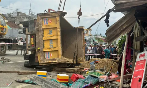 Những hình ảnh vô cùng xót xa trong vụ tai nạn nghiêm trọng xe tải tông xe máy nằm la liệt ở Quảng Ngãi