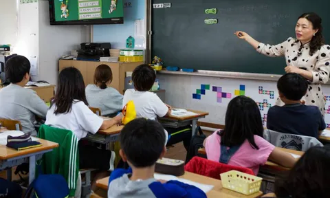 "Con tôi có tên, không phải 'đứng bét lớp'. Mong cô sửa lại cách gọi", lời người mẹ trong buổi họp phụ huynh khiến cả gian phòng "chết lặng"