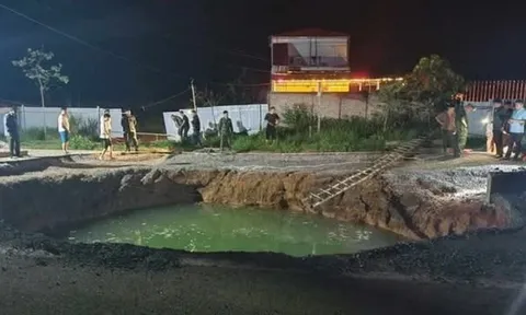 Xe máy tông bay hàng rào chắn bằng tôn lao xuống "hố tử thần": Tung tích nạn nhân vẫn là ẩn số