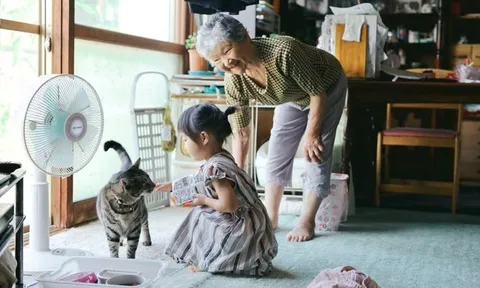 Gửi con về quê 2 tháng nhưng chỉ sau 2 ngày đã nhận được "tâm thư" của chị chồng, người mẹ chết lặng giấu ấm ức vào tim