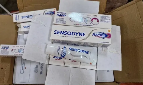 Cận cảnh 480.000 sản phẩm dầu gội đầu, nước xả, kem đánh răng, bút viết là hàng giả, kém chất lượng vừa bị thu giữ