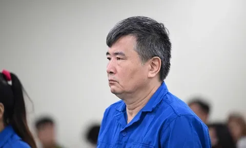 Nữ doanh nhân xăng dầu khoe có tháng lãi 30 tỉ, cầm xấp sổ đỏ đề nghị biếu ông Nguyễn Lộc An nhà Sài Gòn là ai?