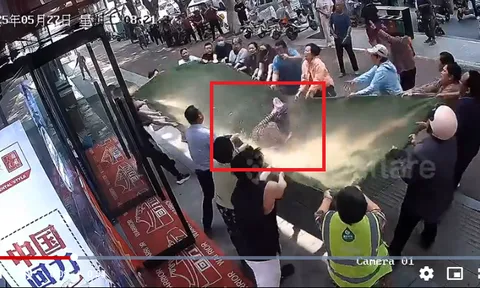 Clip: Thót tim khoảng khắc cụ bà 102 tuổi rơi từ tầng 3 xuống vì nhầm cửa sổ là cửa ra vào