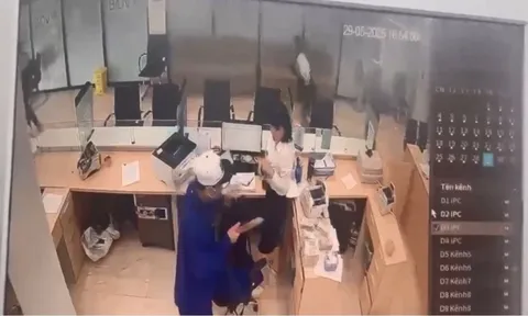 Clip: Khoảnh khắc 20 giây cướp 400 triệu đồng "nhanh như chảo chớp" trong chi nhánh ngân hàng và lời kể từ nhân chứng