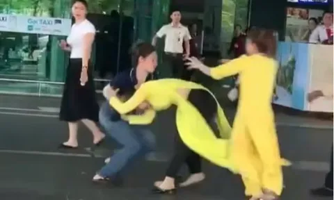 Clip: 2 nữ nhân viên ẩu đả ngay trước cửa ga đi của Cảng Hàng không quốc tế Phú Quốc