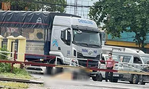Xót xa nữ sinh viên năm cuối đại học tử vong tại chỗ khi "dính" điểm mù xe tải, hiện trường đầy ám ảnh