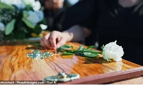 Hoảng hốt thấy cụ bà 88 tuổi bật dậy trong quan tài