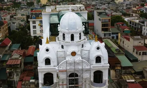 Chùm ảnh: Cận cảnh ngôi nhà một màu trắng sứ trên tuyến phố đắt đỏ nhất tại Thanh Hóa của Tuấn "thần đèn"