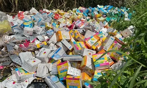 Danh tính người đổ trộm thực phẩm chức năng ra bãi đất trống ở TP.HCM, tiết lộ số tiền công được trả