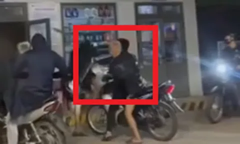 Clip: Hỗn chiến náo loạn cây xăng ở Nghệ An, lộ lý do gây bức xúc