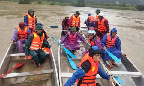 Thương tâm: Hai chị em bị lũ cuốn mất tích khi đi soi ếch trong đêm mưa